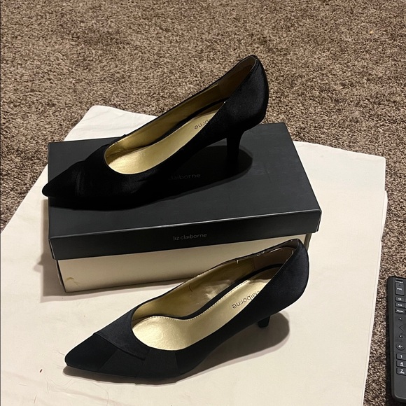 Liz Claiborne Dannie black satin with grosgrain detail heels - Picture 1 of 9